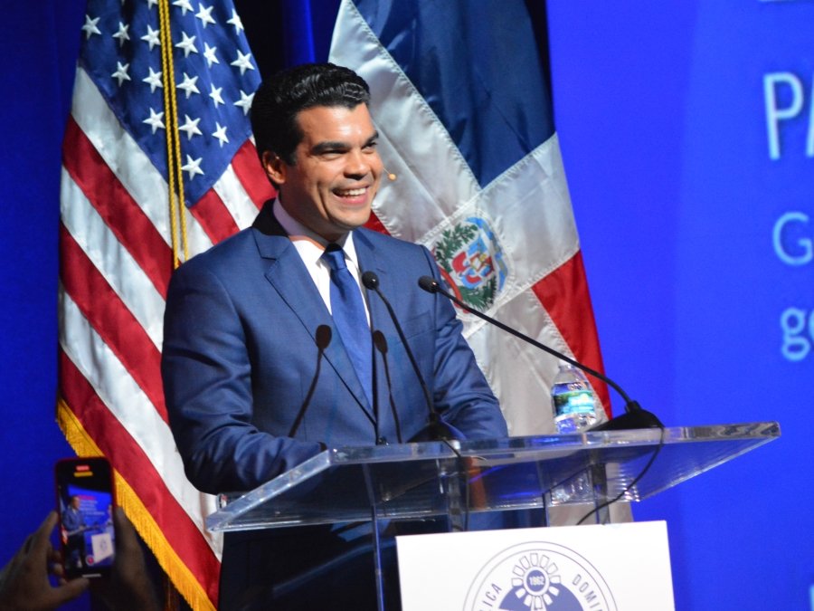 Wellington Arnaud dicta conferencia en el Miami Dade College