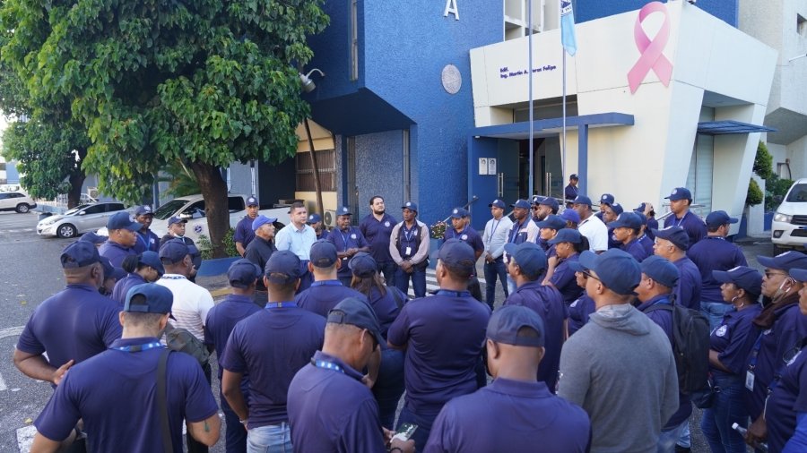 Director del INAPA, Wellington Arnaud, despliega a cientos de colaboradores en acción contra el dengue en SDE